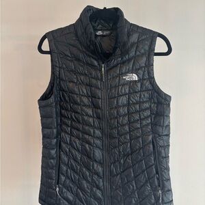 The North Face Women's Black Thermoball Trekker Vest